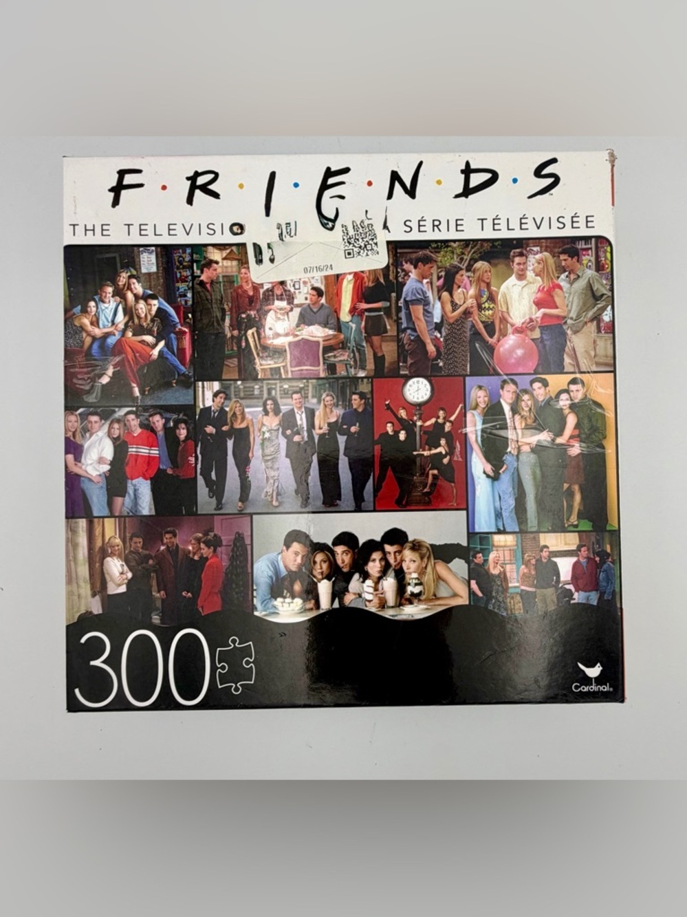 Friends 300-Piece Photo Collage Puzzle - Black